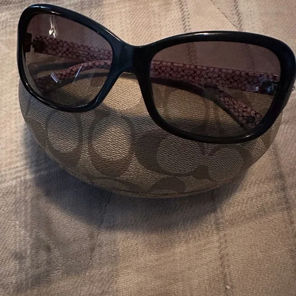 Coach sunglasses with case and wristlet. Never used - Picture 3 of 8